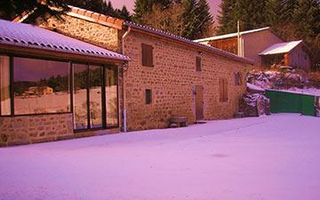 vue-exterieure-gite-neige.jpg
