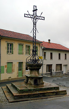 Croix bourg St Bonnet